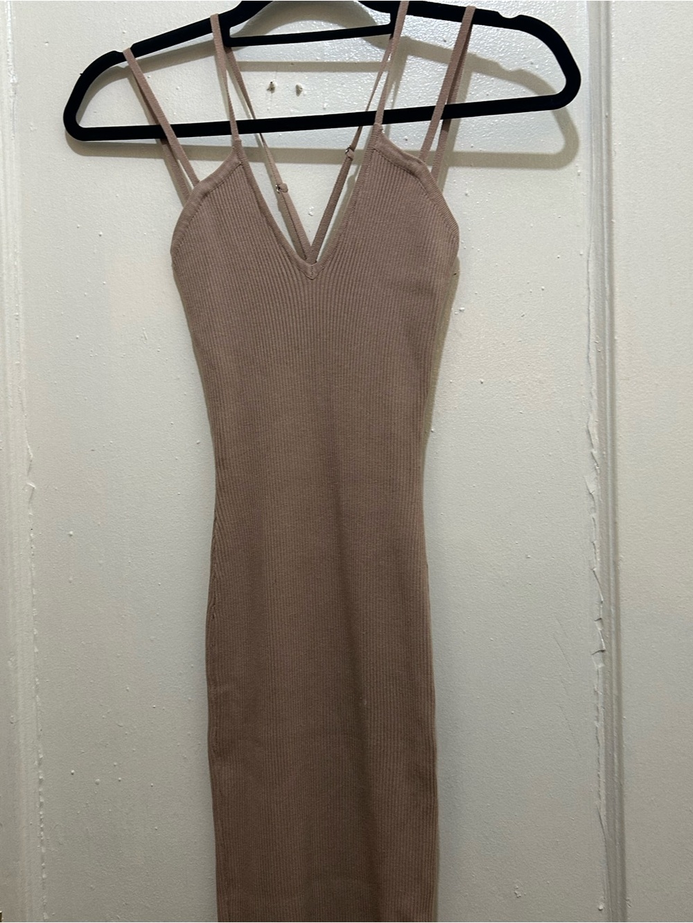 Ribbed Body Con V-Neck Double-Strap Midi Dress in Taupe Sz S Side Slits
